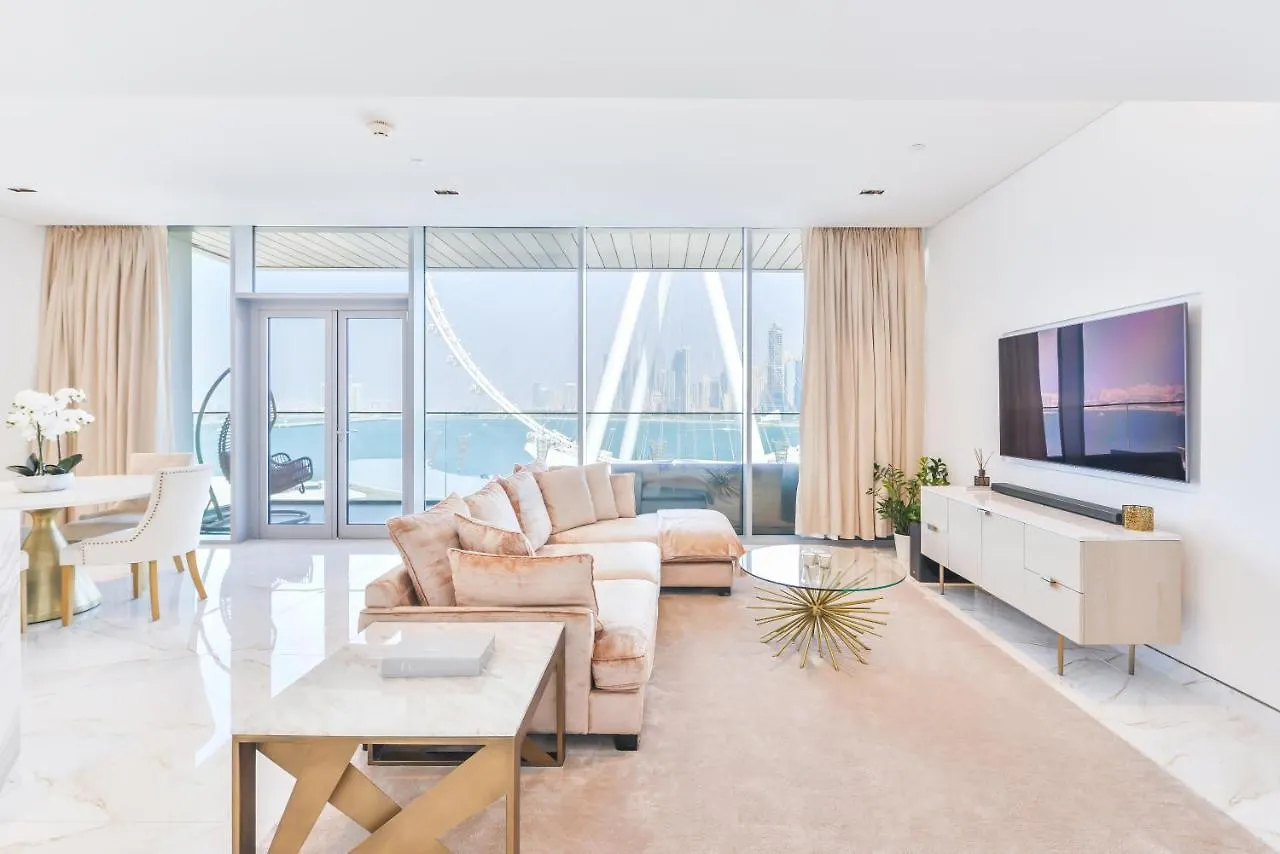 Luxury 2 Bedroom Beachfront Apt W Stunning Sea View location